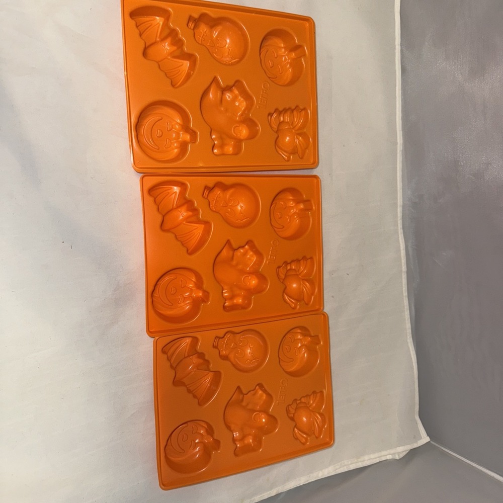 JELLO JIGGLERS LOT of 3 HALLOWEEN JIGGLER MOLDS BAT CAT GHOST WITCH &‎ PUMPKIN